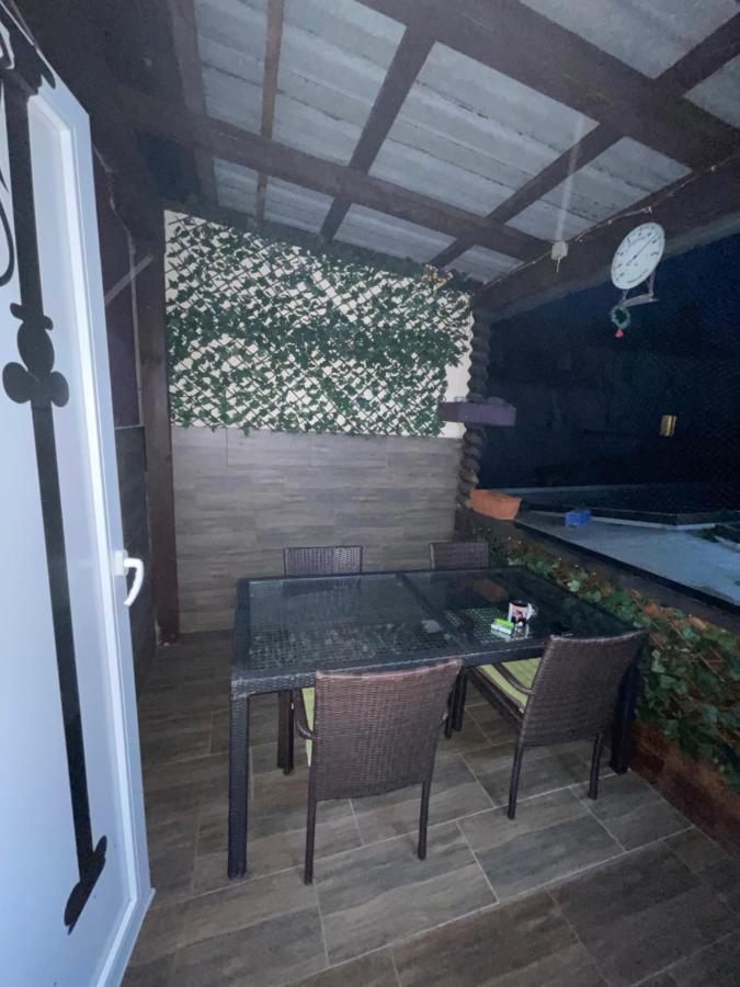 Hostel Lovely Rooms, City Center, Shared Bathroom, Windows To Corridor Villach Bagian luar foto