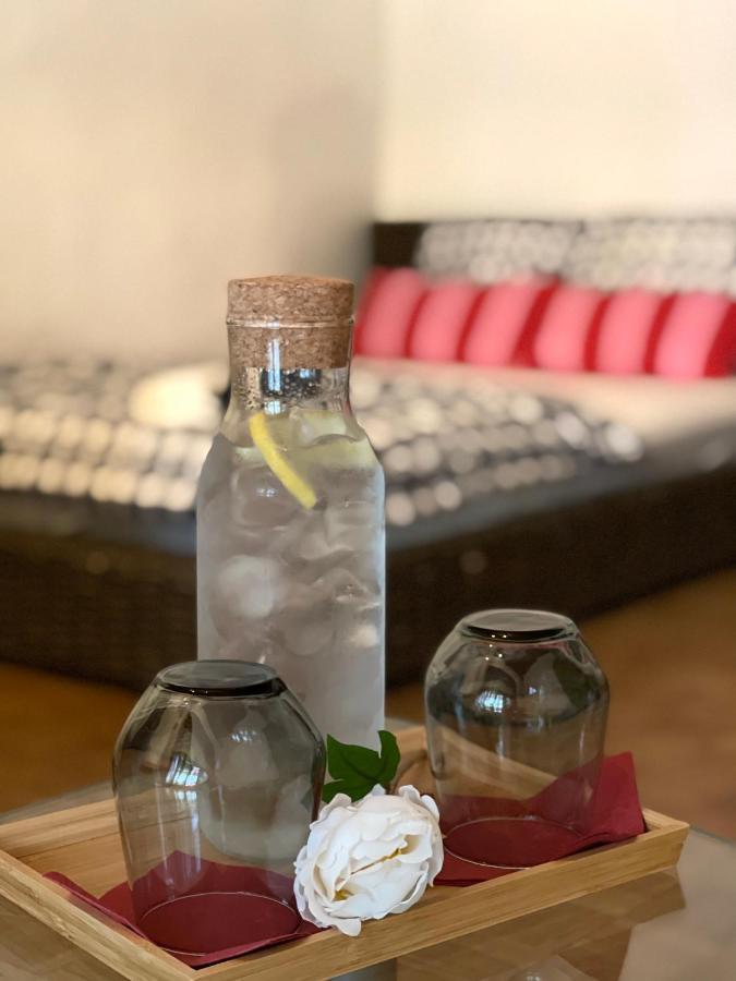 Hostel Lovely Rooms, City Center, Shared Bathroom, Windows To Corridor Villach Bagian luar foto