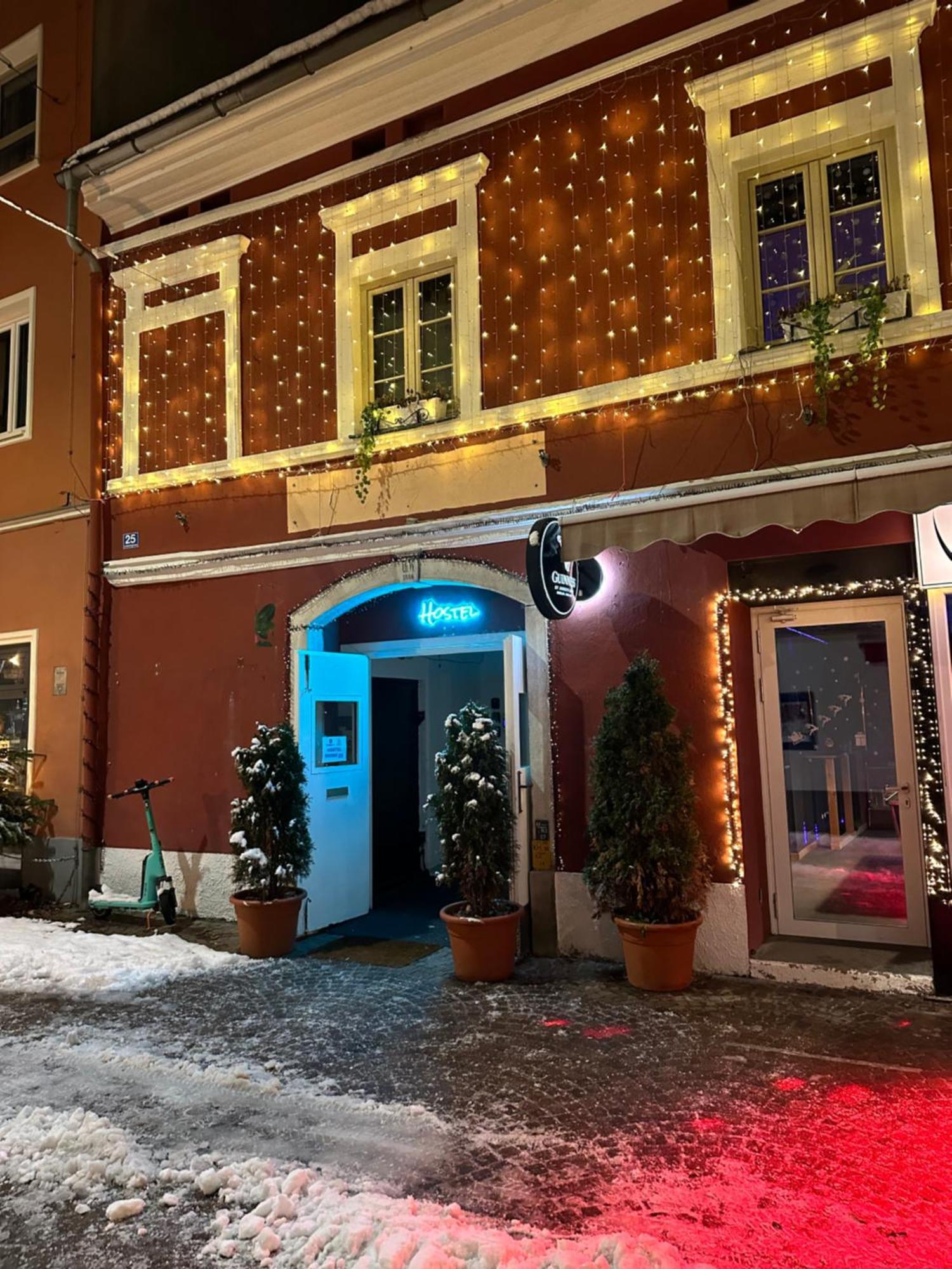 Hostel Lovely Rooms, City Center, Shared Bathroom, Windows To Corridor Villach Bagian luar foto