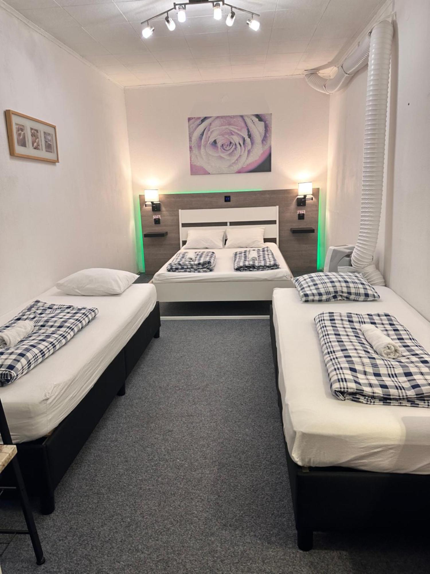 Hostel Lovely Rooms, City Center, Shared Bathroom, Windows To Corridor Villach Ruang foto