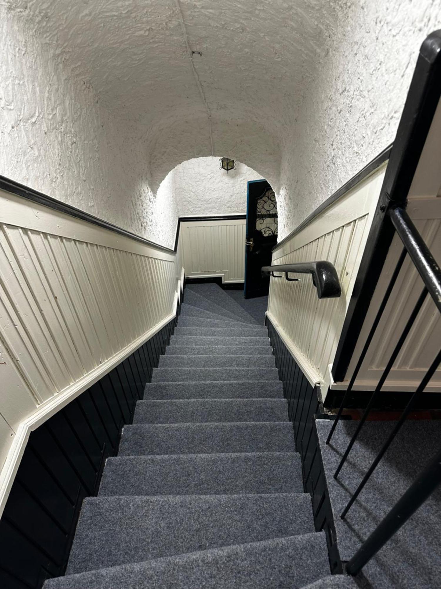 Hostel Lovely Rooms, City Center, Shared Bathroom, Windows To Corridor Villach Bagian luar foto