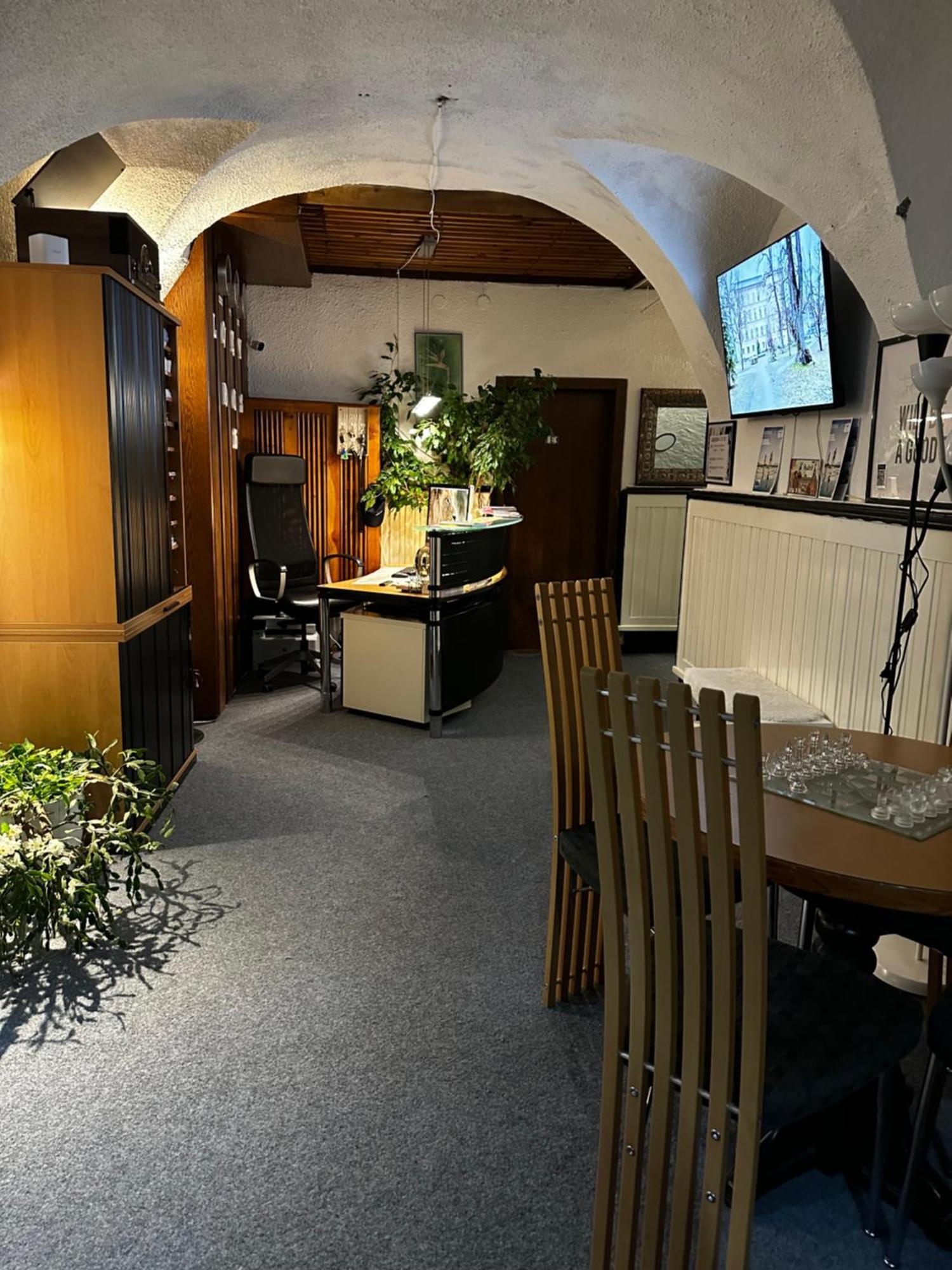 Hostel Lovely Rooms, City Center, Shared Bathroom, Windows To Corridor Villach Bagian luar foto